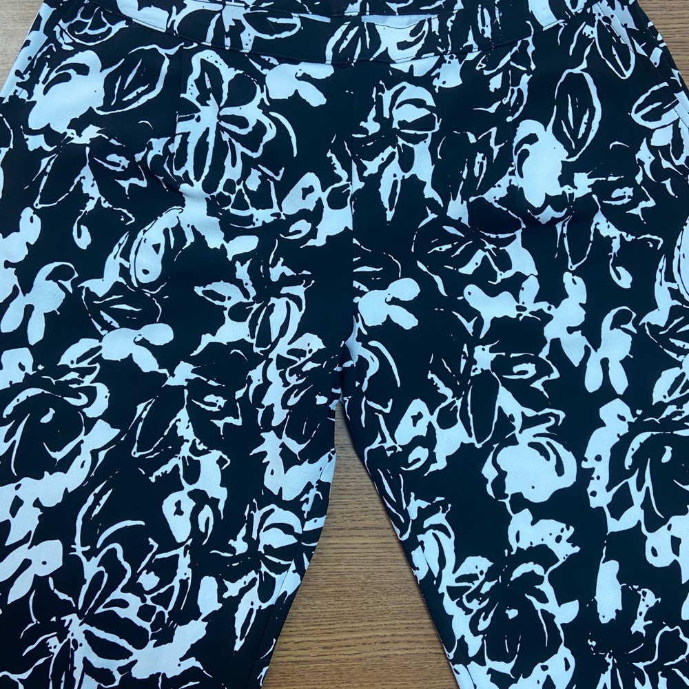 Hue Pleated Trouser Leggings with pockets